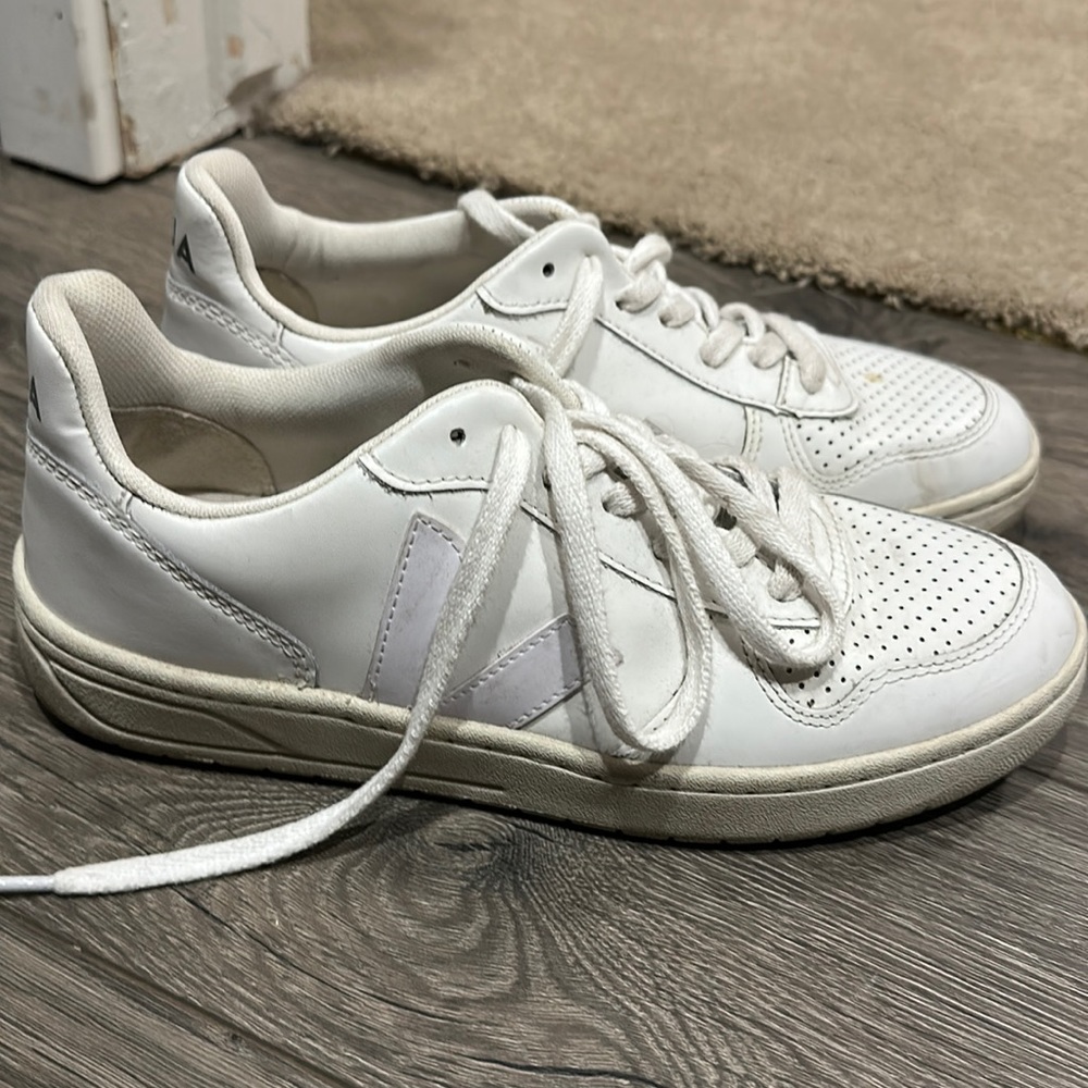 Veja V-10 Low Top Sneaker